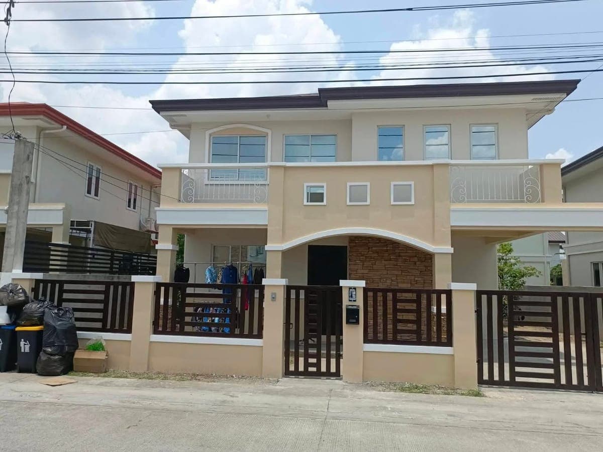 🏡Semi-Furnished House for Rent!! - photo 1