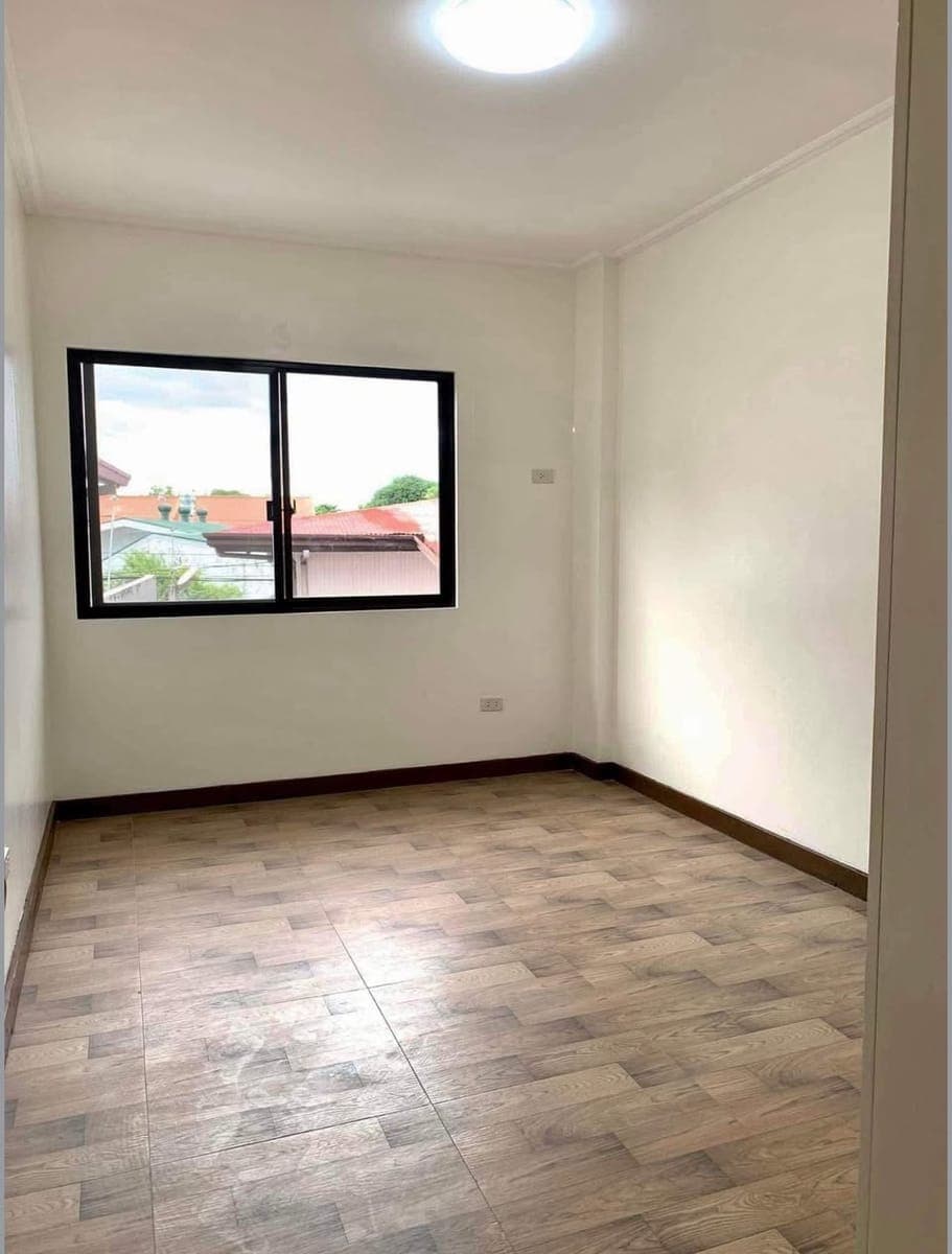 For RENT: 2-Storey Modern House Duplex - photo 5