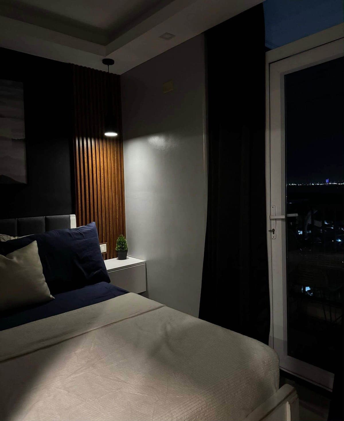 Looking for a comfortable, stylish place to stay? This cozy 1-bedroom condo is perfect for relaxing,... - photo 2