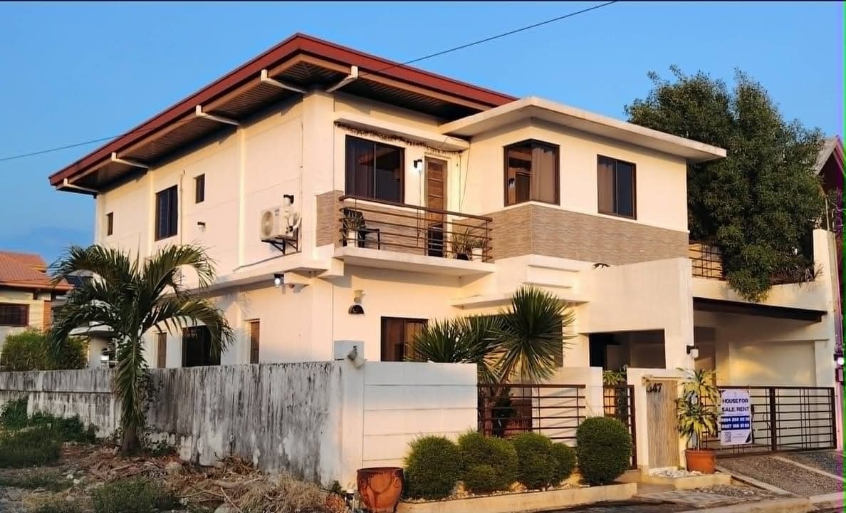 🏡✨ LIVE IN COMFORT AND STYLE IN AN EXCLUSIVE LAS PIÑAS COMMUNITY IN CITADELLA SUBDIVISION ✨🏡 - photo 2