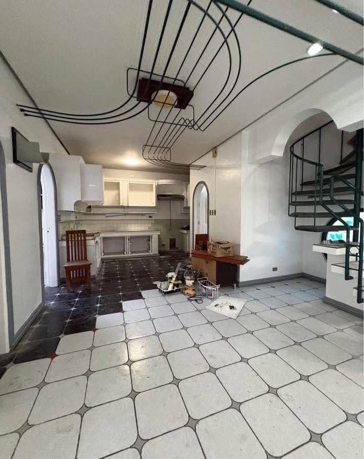 TWO STOREY WITH ATTIC HOUSE FOR RENT - photo 2