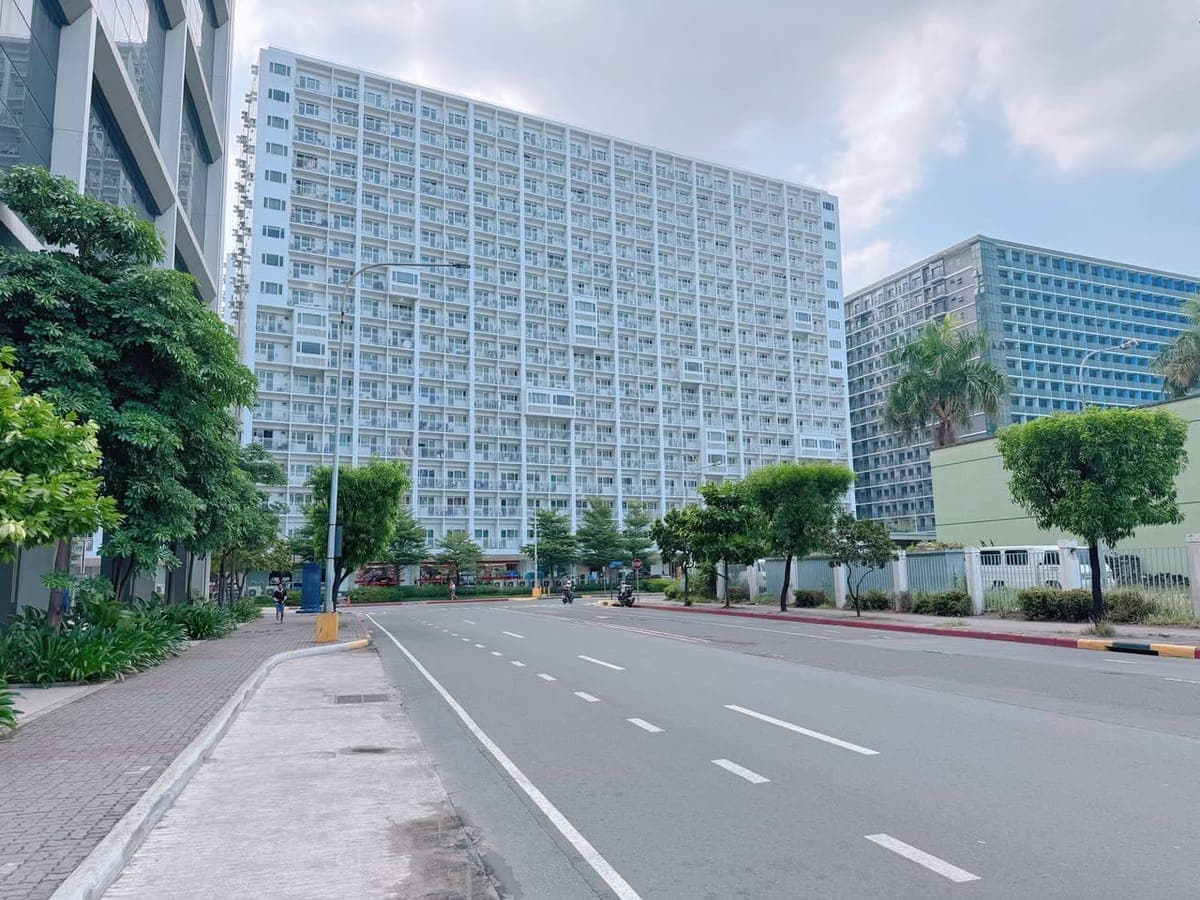 Condo Sharing near MOA & ECOM !! - photo 1