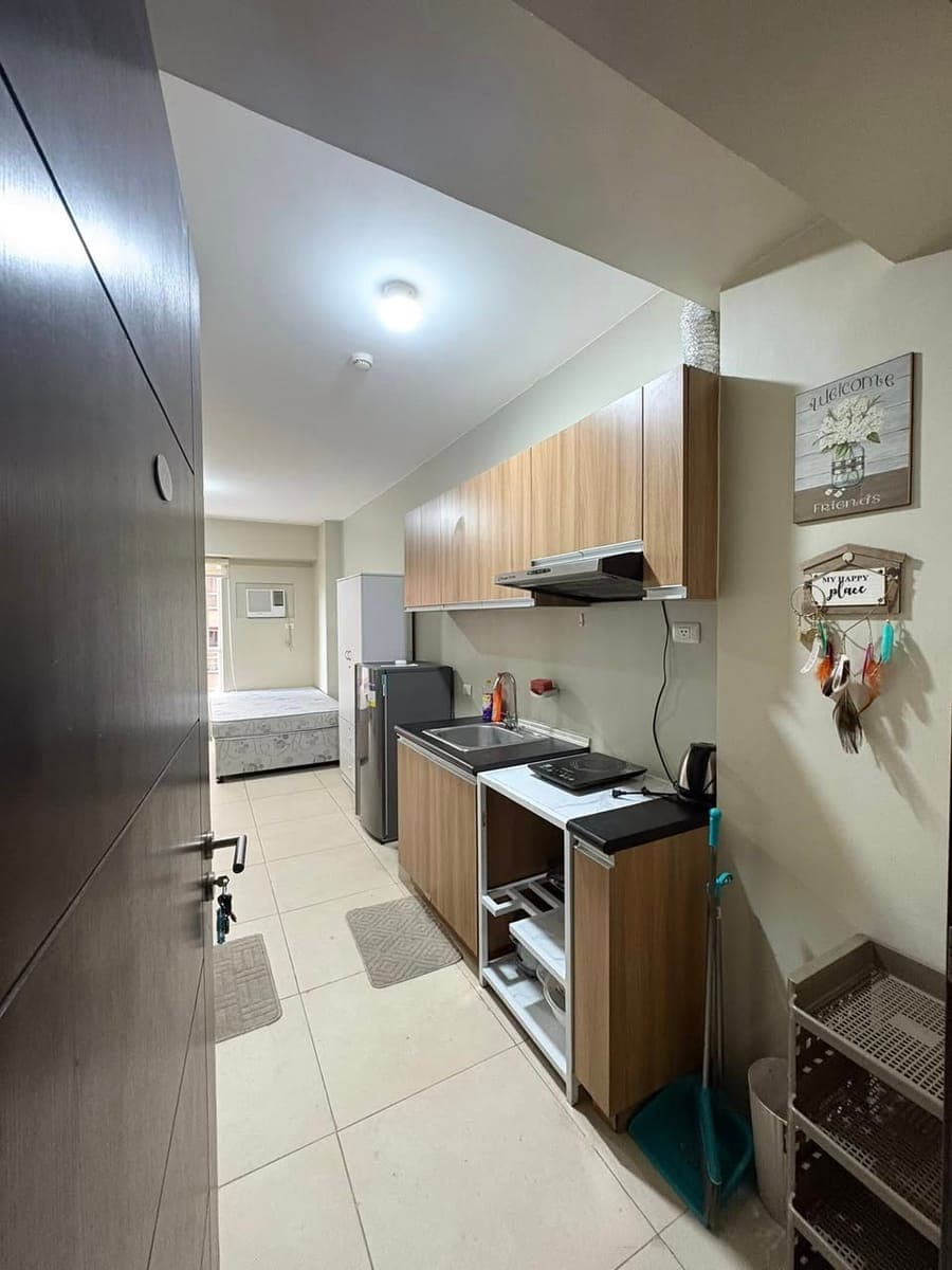 FOR RENT Studio unit  condo near PATTS,MOA & NAIA - photo 1