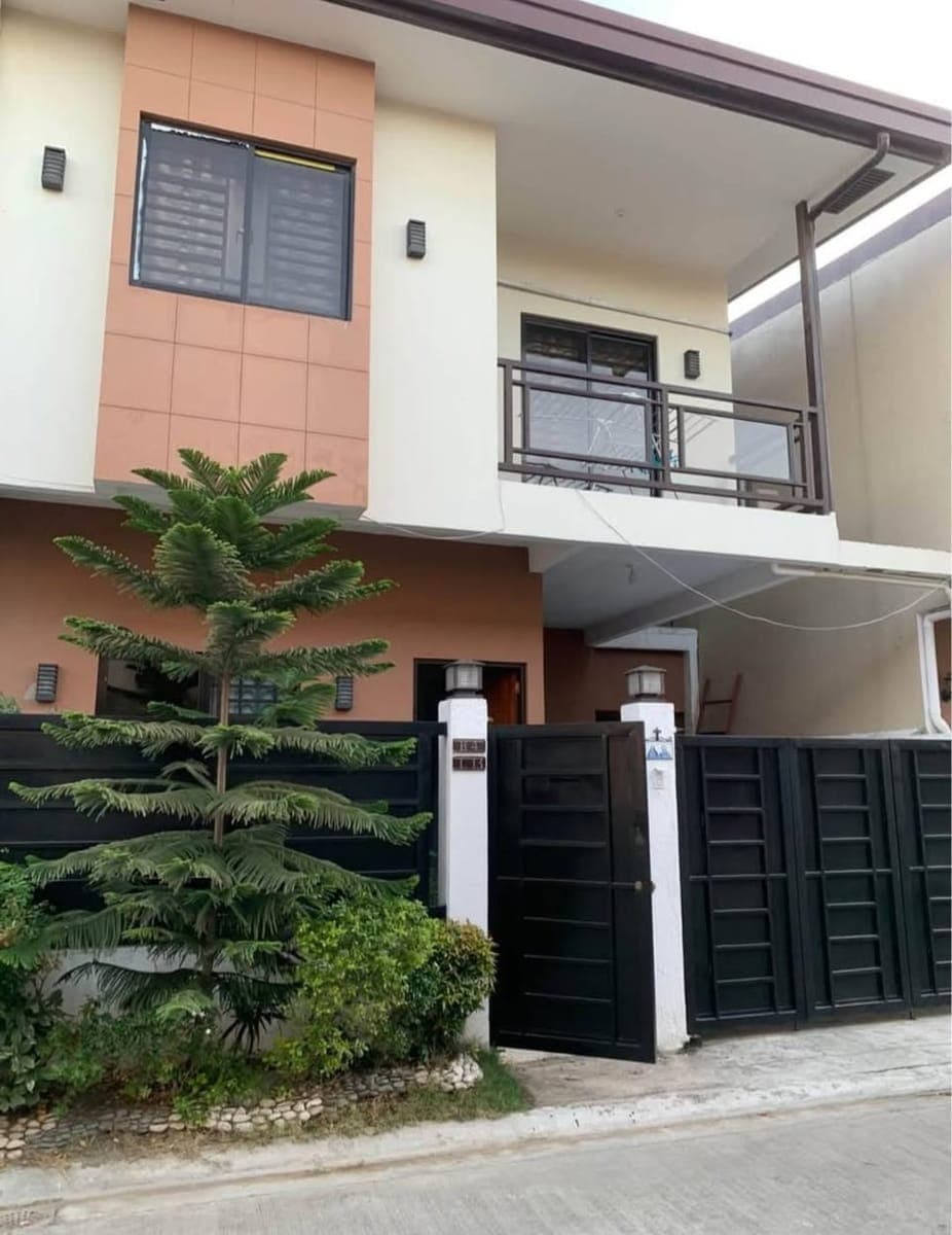Near NAIA, Schools, Groceries, walking distance to Our Lady of the Rosary Parish, accessible Via C5... - photo 1