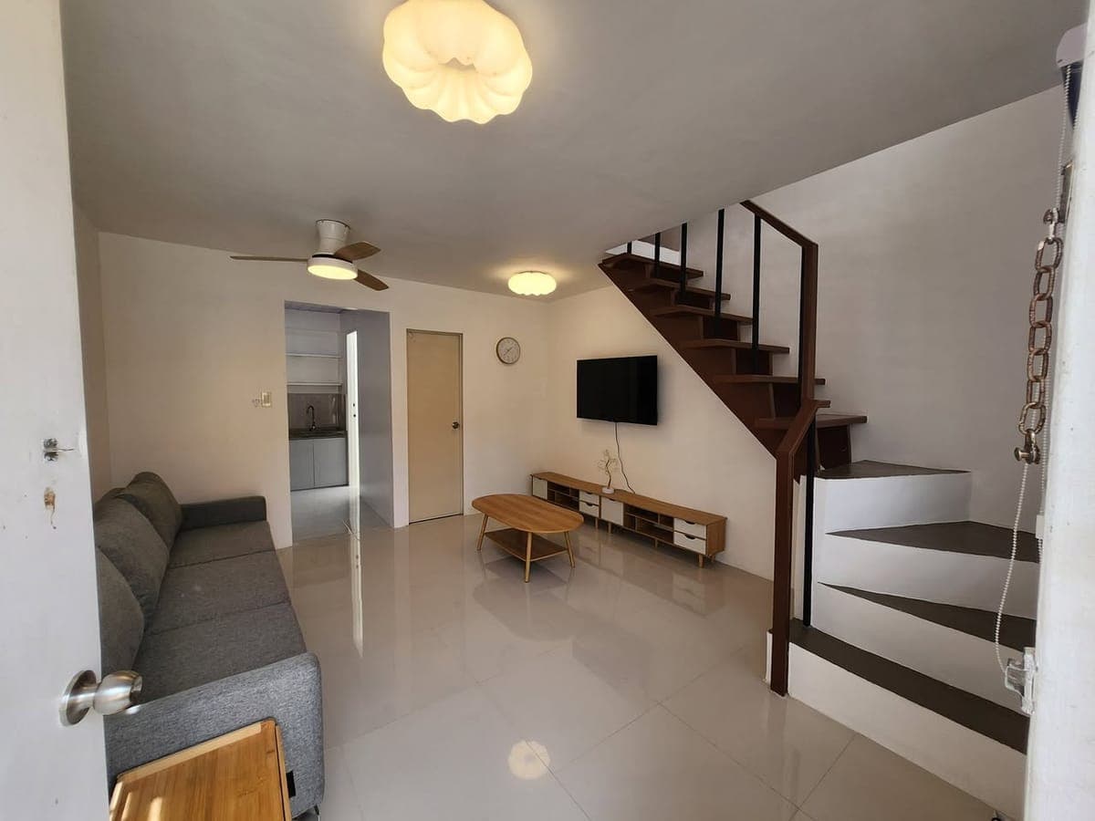 Beautiful minimalist house for rent in a secured subdivision - photo 3