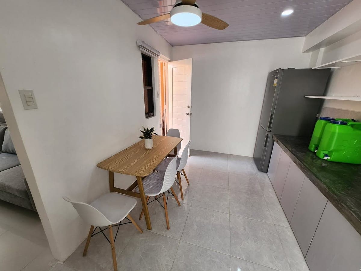 Beautiful minimalist house for rent in a secured subdivision - photo 4