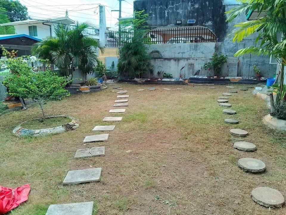 Rent BIG house 336 sq.m. with 90 sq.m garden 3BR 2TB  BF Homes Pque 40k/mo. PM for details - photo 1