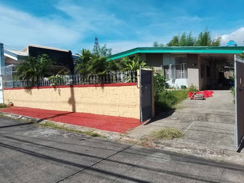 Rent BIG house 336 sq.m. with 90 sq.m garden 3BR 2TB  BF Homes Pque 40k/mo. PM for details - photo 2