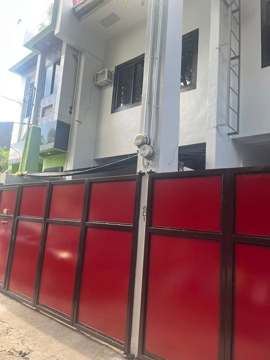 duplex for rent 20 k monthly 2 months deposit 1 month advance  with 11 pdc check 2 rooms 2 cr 1 car... - photo 1