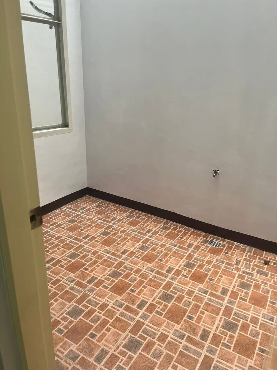 duplex for rent 20 k monthly 2 months deposit 1 month advance  with 11 pdc check 2 rooms 2 cr 1 car... - photo 2