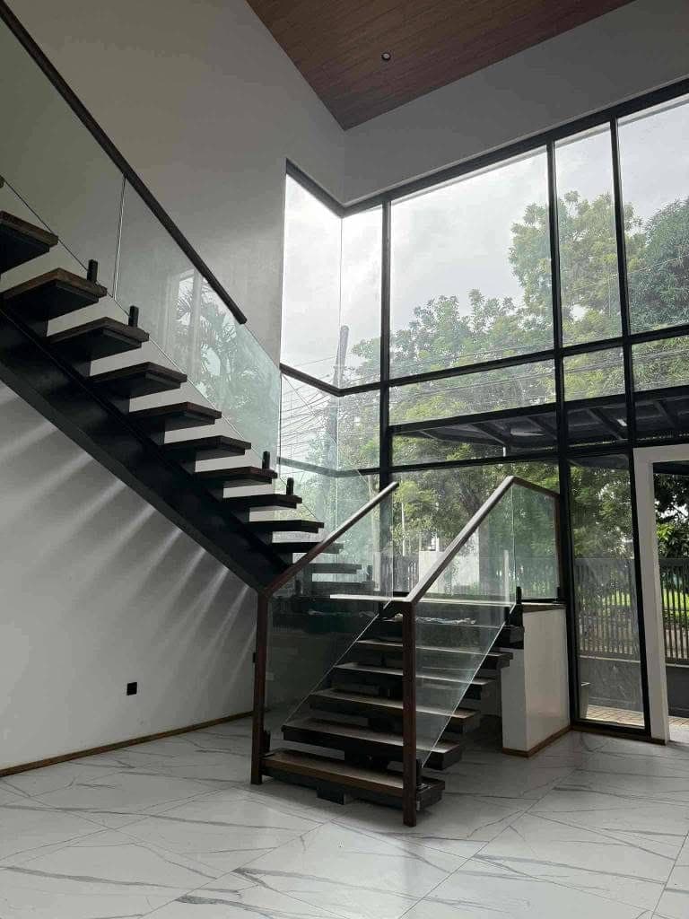 Merville Park Paranque Brand New House For Rent - photo 2