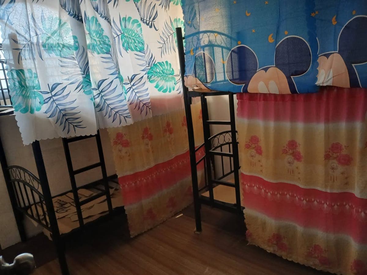 Bedspace Availble 1800 upperdeck all in - photo 1