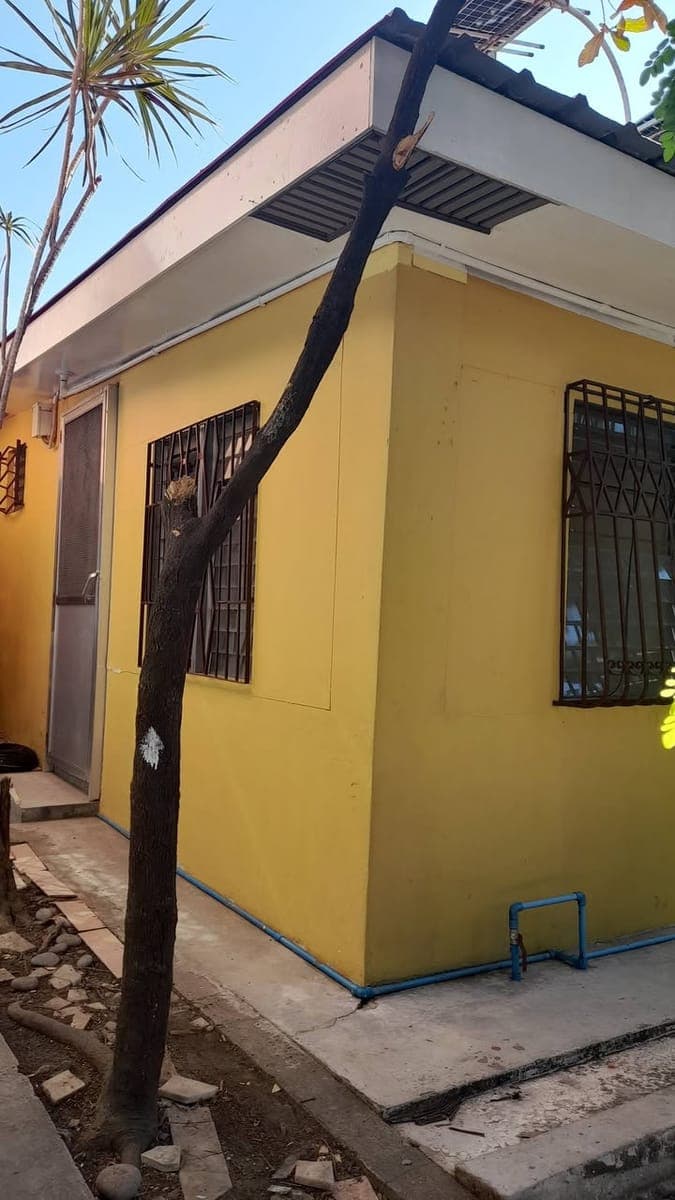 House for rent located at Valley 1 Sucat. Good for 2 pax. Own Meralco and Maynilad. - photo 1