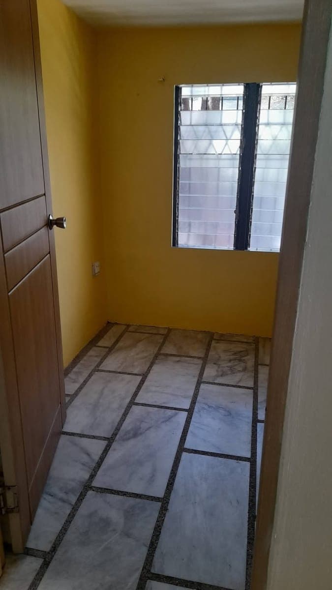 House for rent located at Valley 1 Sucat. Good for 2 pax. Own Meralco and Maynilad. - photo 2