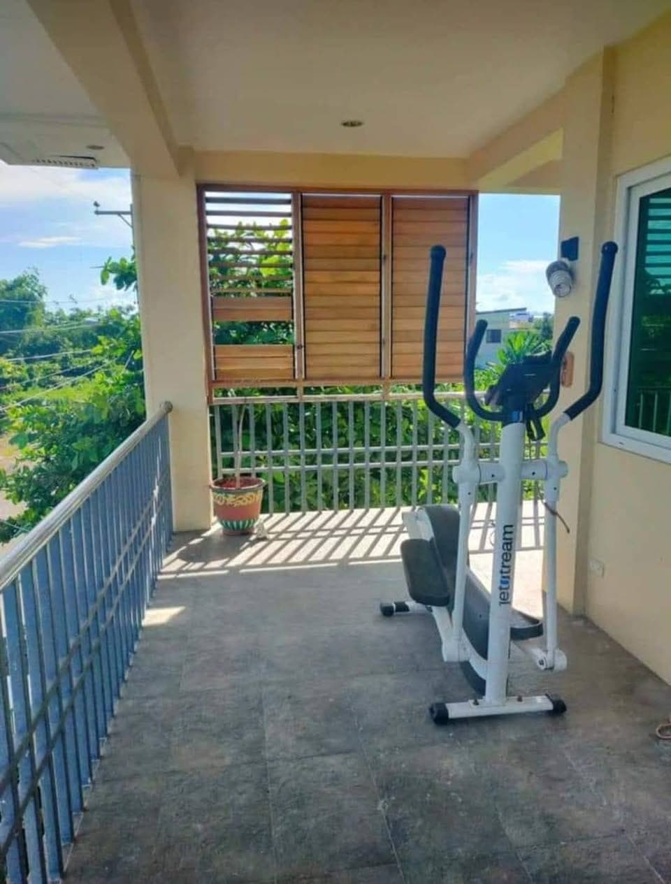 FOR RENT SINGLE DETACHED CORDOVA CEBU - photo 2
