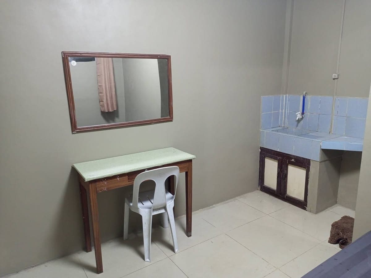 Furnished aircon room for rent, own cr and mini kitchen, bed with foam, table, cabinet, chair, mirro... - photo 4