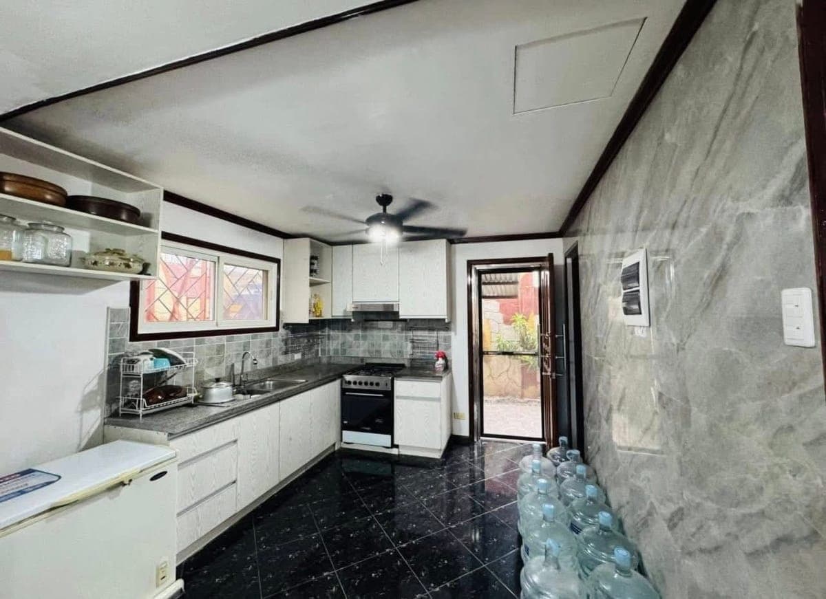 HOUSE FOR RENT - photo 4