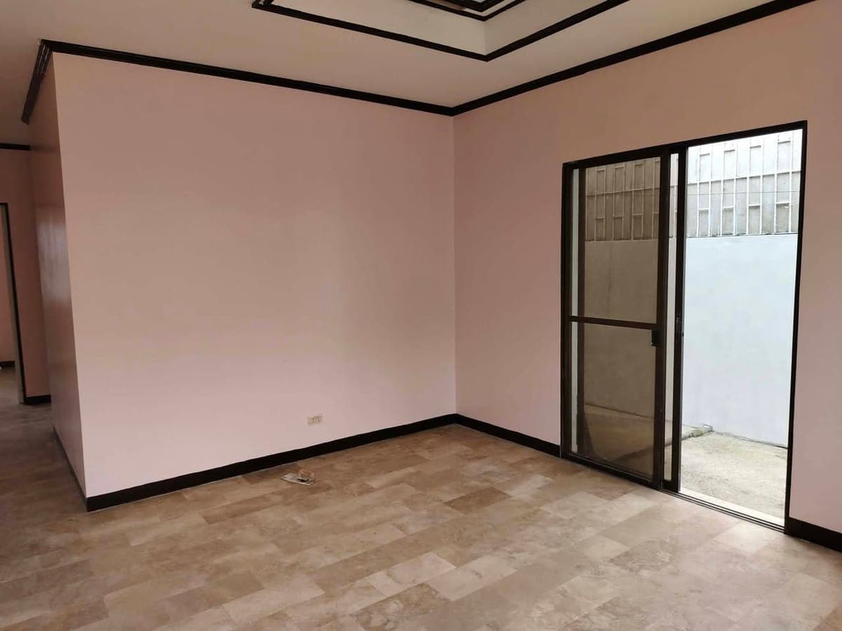 Bungalow house for rent - photo 1