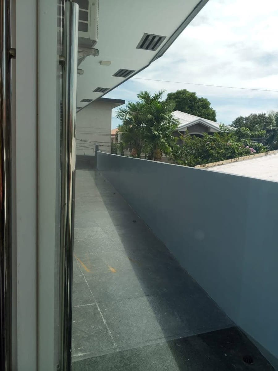 Merville House For Rent Sprawling Two Storey - photo 5