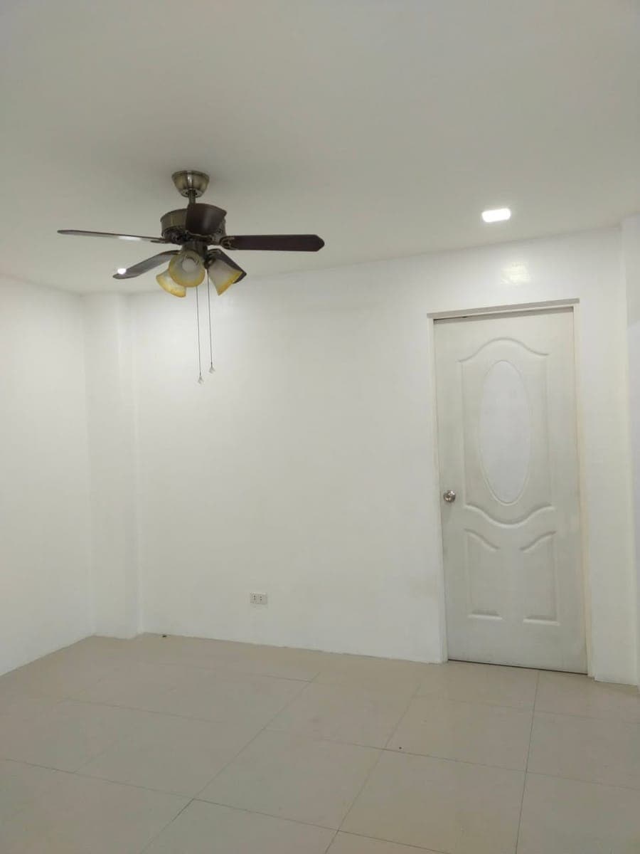 House for rent in Marcelo Green Village near SM Bicutan. 3 rooms 3 toilets 1 carpark. 30k per month. - photo 3