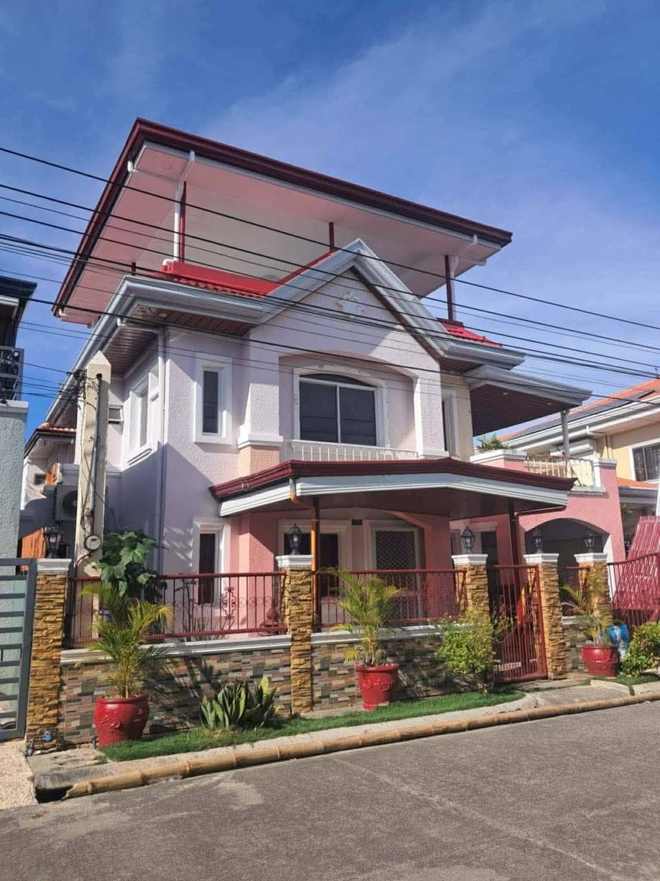 🏡✨ HOUSE FOR RENT - photo 1