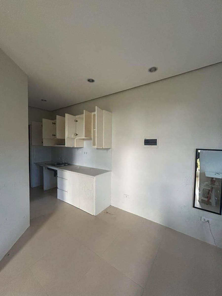 🏡 Bungalow Corner House for Rent - photo 5