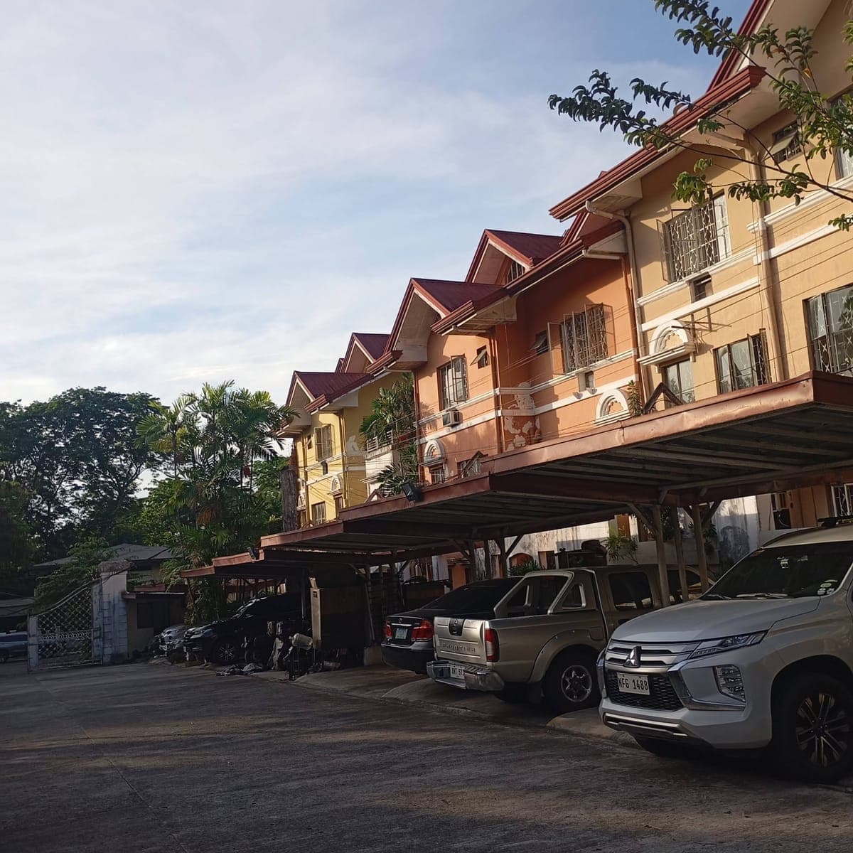 Unit For rent 2bed rooms  ups 1 Paranaque  malapit Arca south Taguig Ayala mall. - photo 1