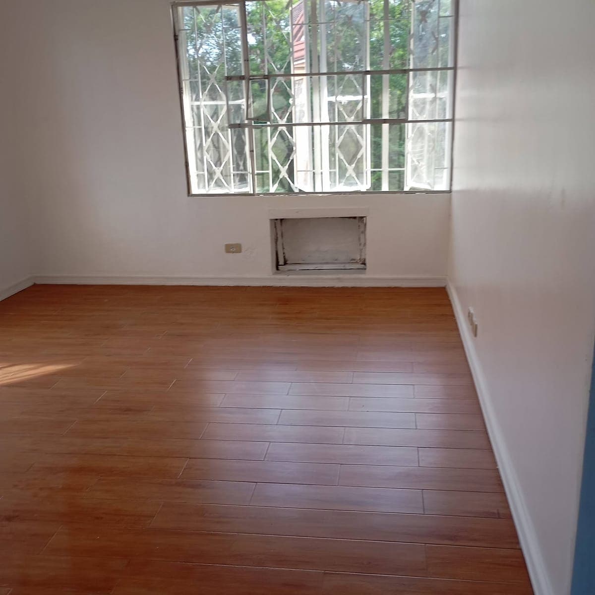 Unit For rent 2bed rooms  ups 1 Paranaque  malapit Arca south Taguig Ayala mall. - photo 2