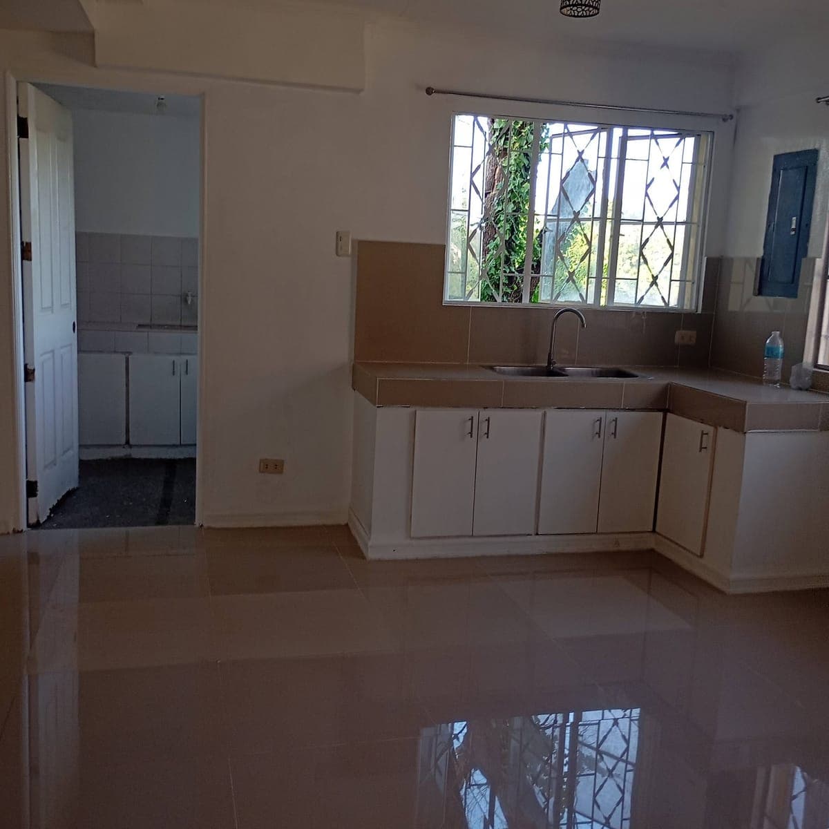 Unit For rent 2bed rooms  ups 1 Paranaque  malapit Arca south Taguig Ayala mall. - photo 3