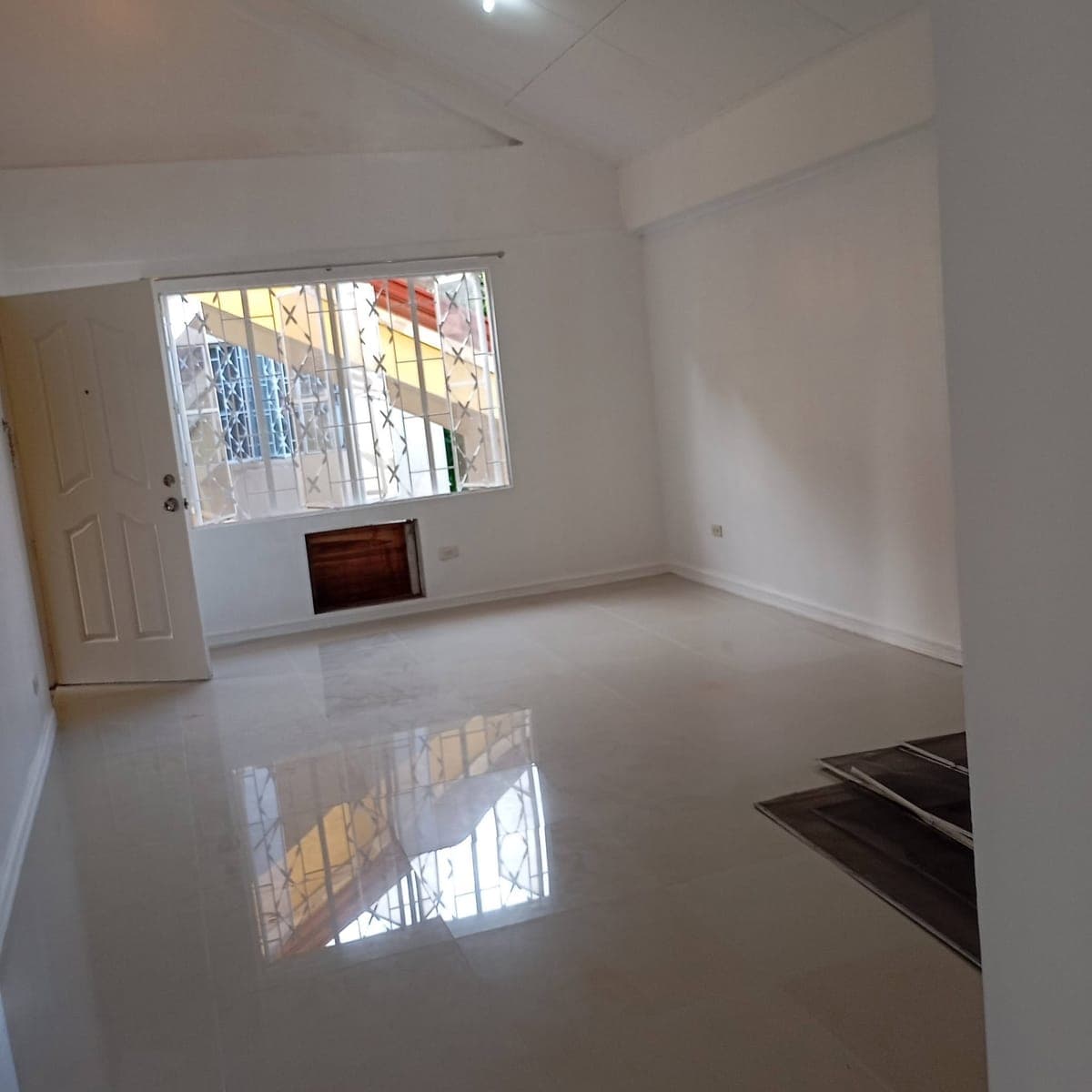 Unit For rent 2bed rooms  ups 1 Paranaque  malapit Arca south Taguig Ayala mall. - photo 4