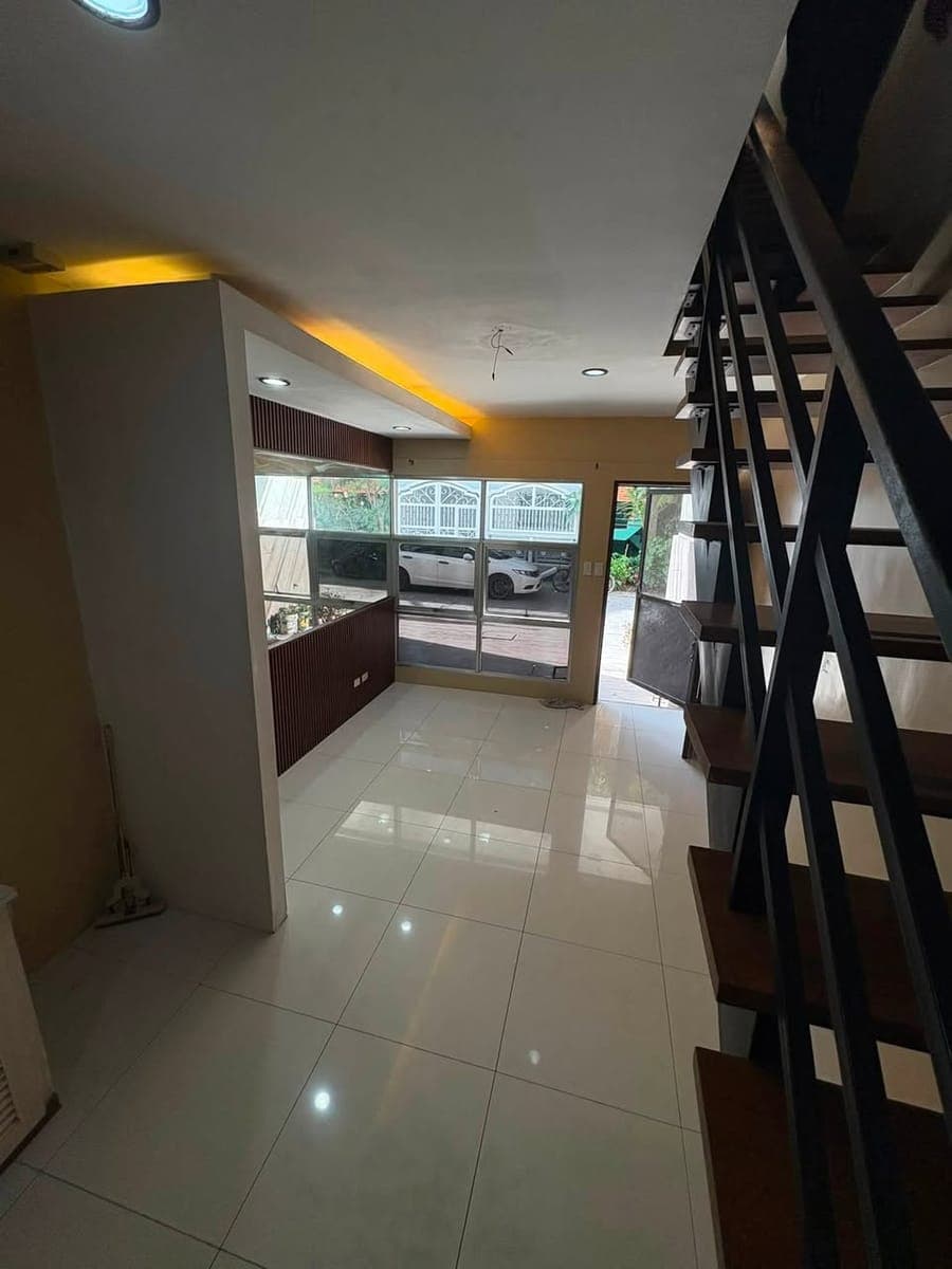 HOUSE FOR RENT IN PARAÑAQUE - photo 1