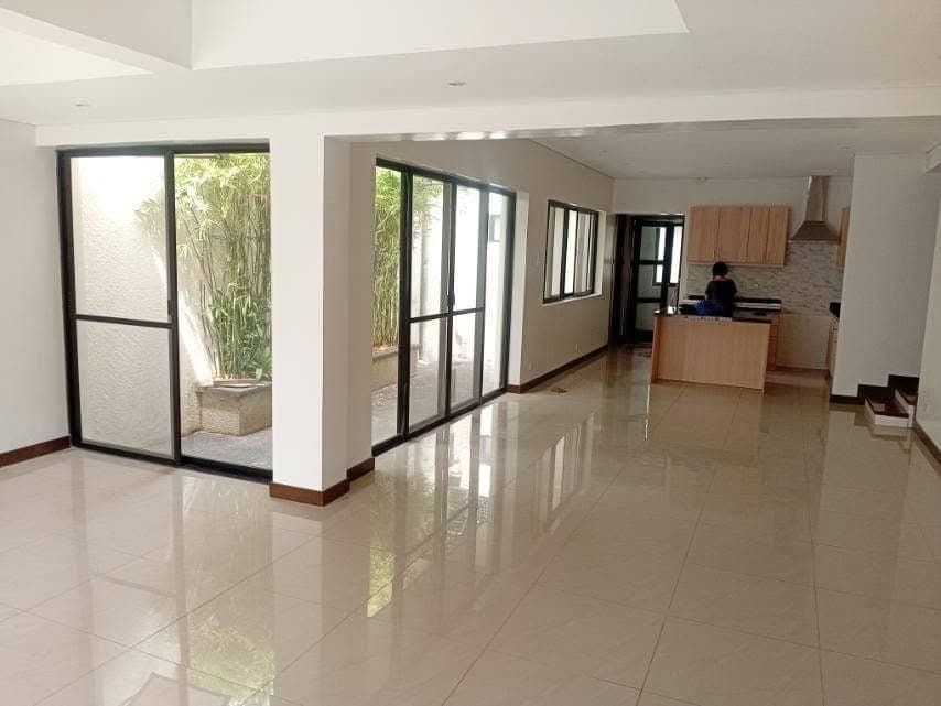 Bungalow House for Rent - photo 1