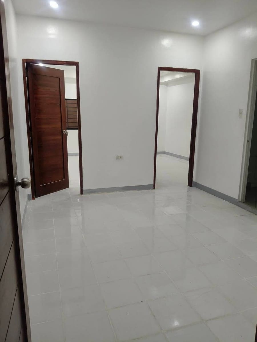 For rent: 2 bedroom unit -17k - photo 2