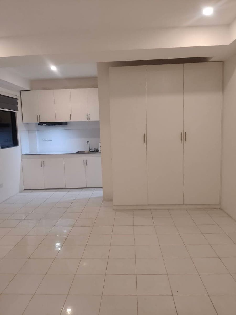 Studio type Dimasalang street Baclaran - 14k monthly rent - photo 2