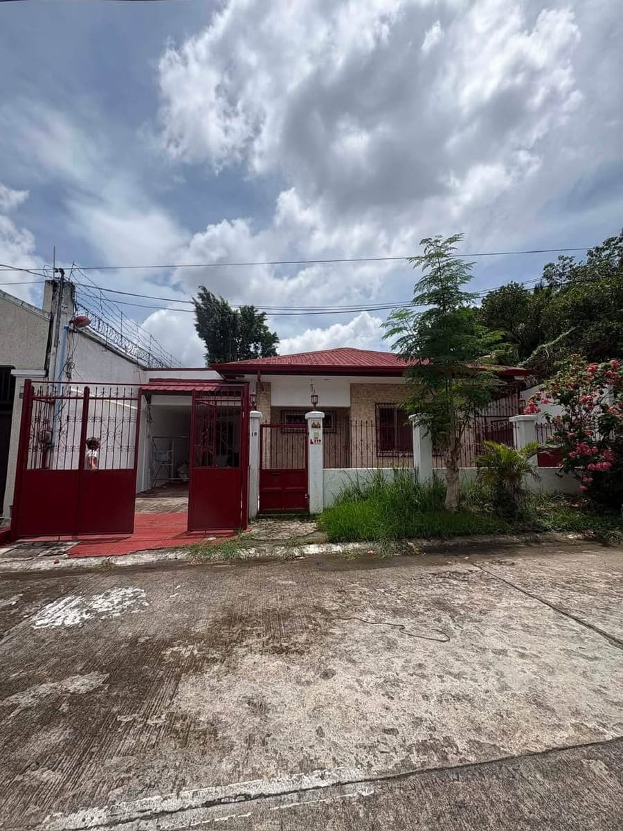 BUNGALOW HOUSE FOR RENT IN BF HOMES NEAR SOUTHVILLE - photo 1