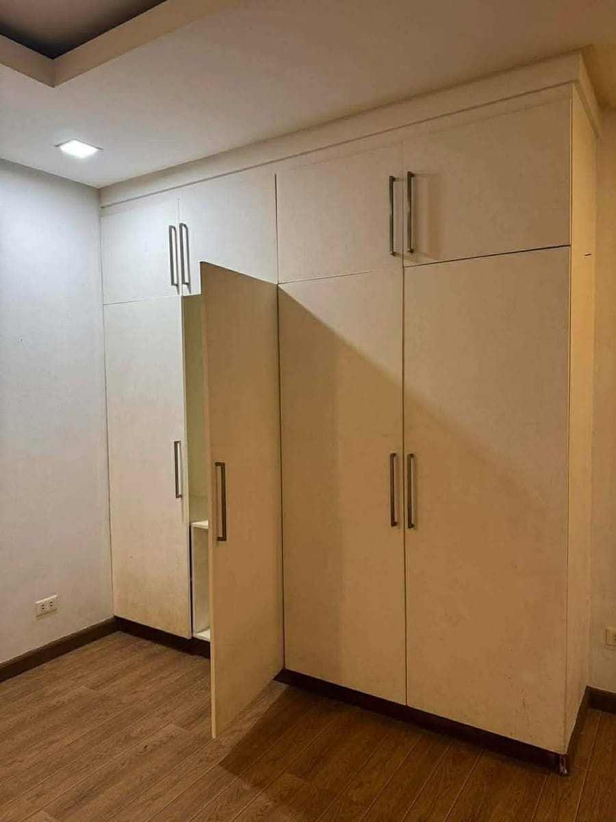 # **URGENT: Looking for a housemate – WFH-Ready & Semi-Furnished** - photo 2
