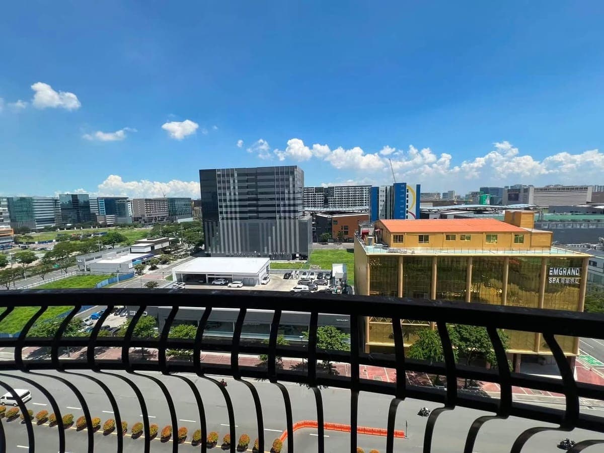 30k For Rent 2-Bedroom with Balcony at Solemare Parksuites, Parañaque City - photo 3