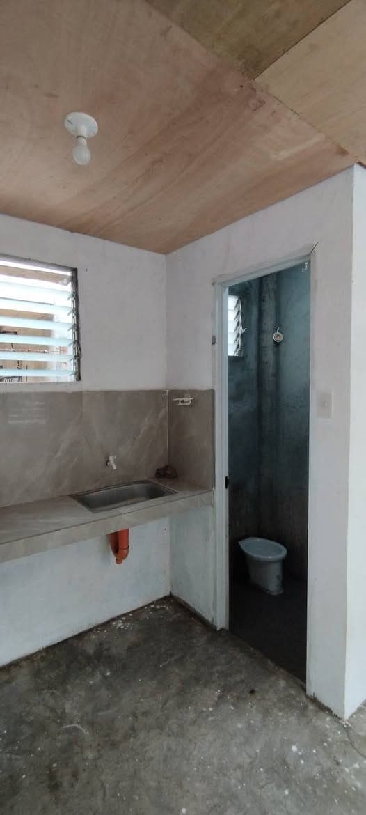 PTPA admin. for rent 1 room with attached bathroom 4k monthly and 1 month advance inside sa compound. good for 2 persons - photo 1