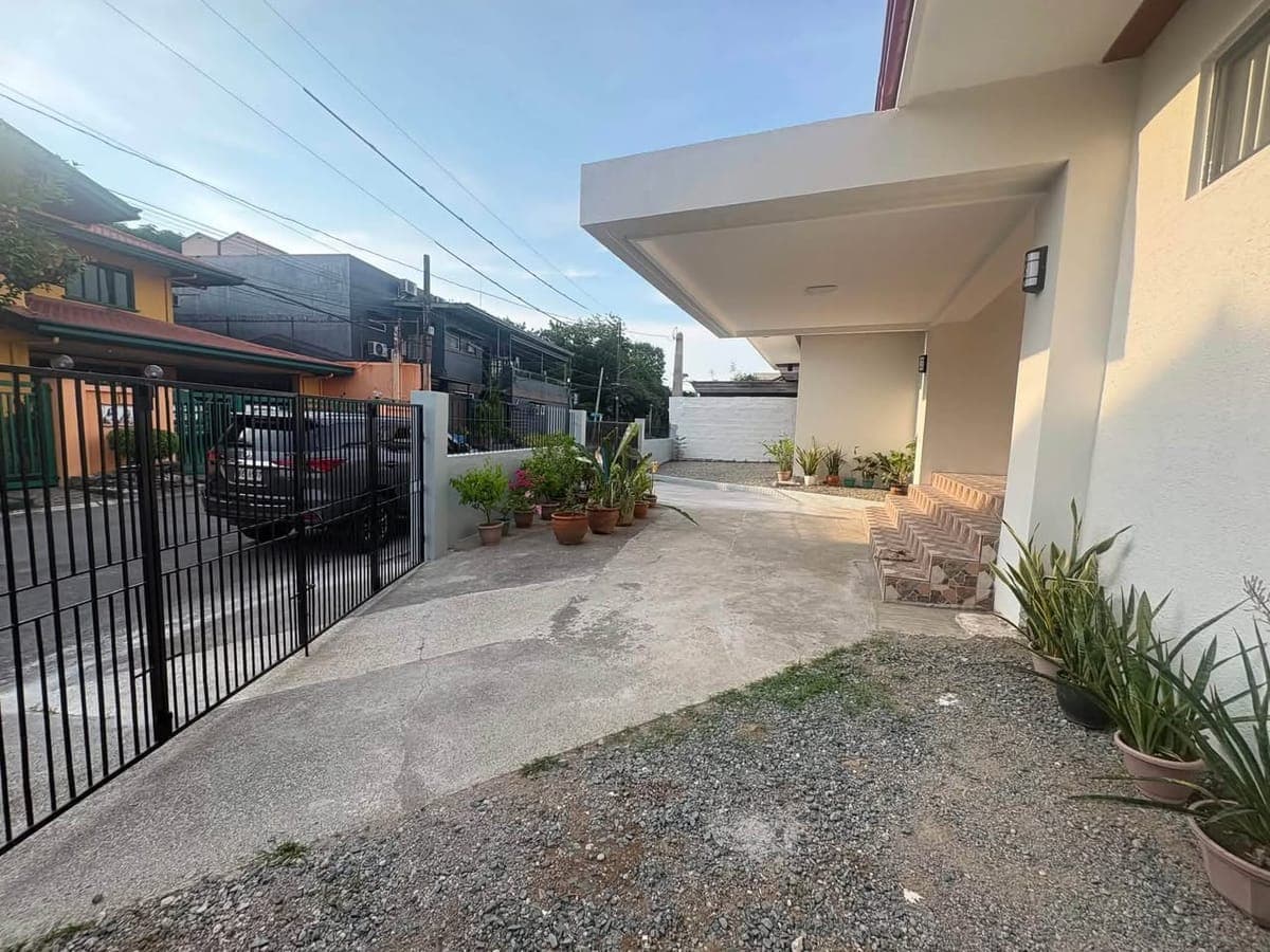 SPACIOUS CORNER BUNGALOW HOUSE FOR RENT IN BF HOMES PARANAQUE - photo 1