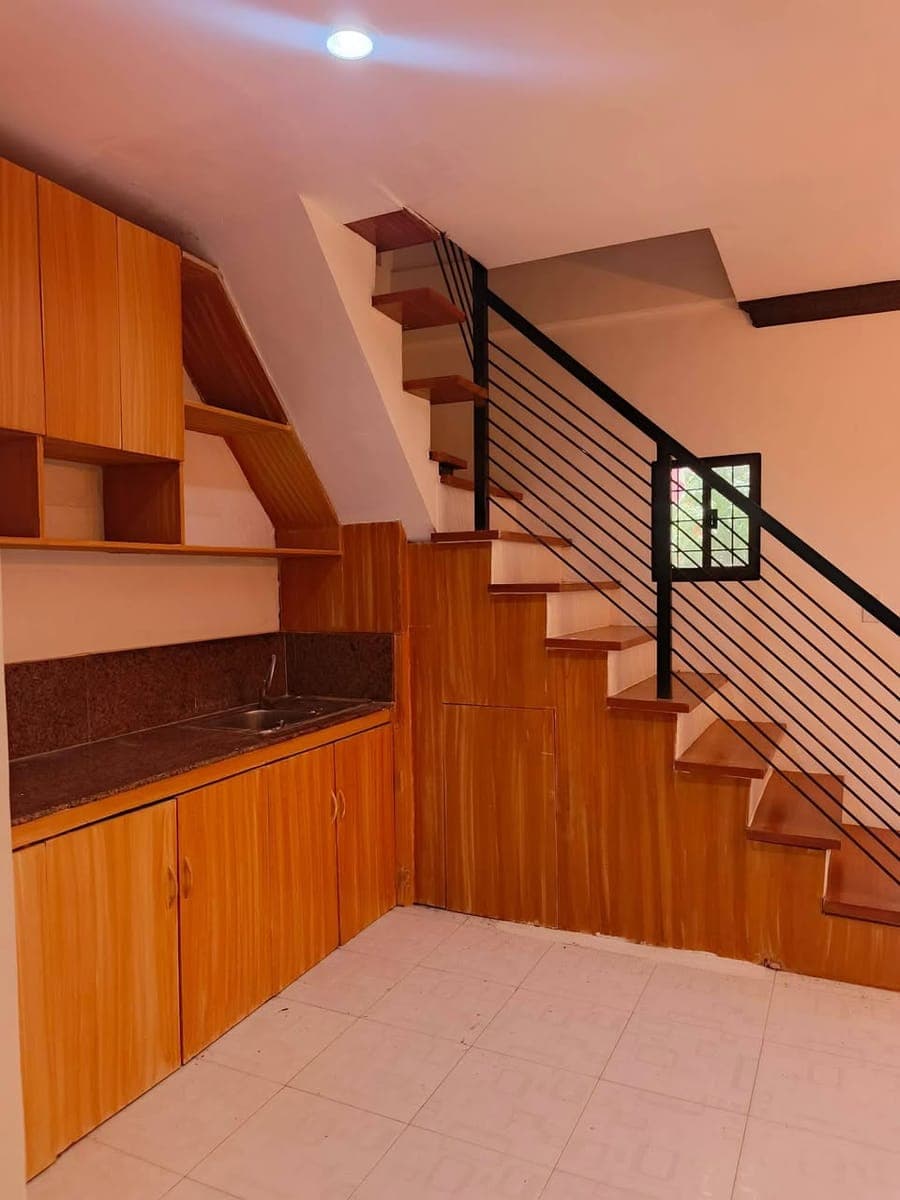 🏠Two storey house with roof deck FOR RENT - photo 1