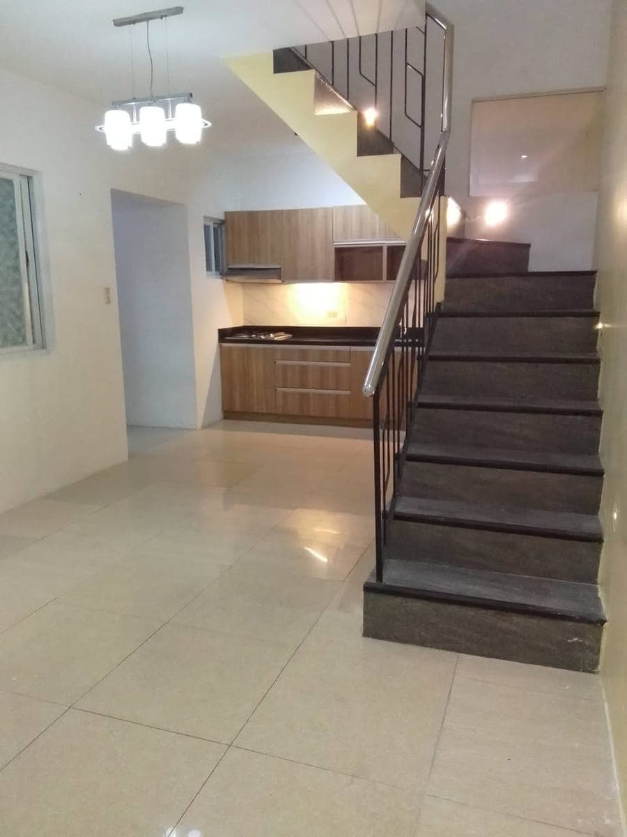 For rent 2 street townhouse - photo 1