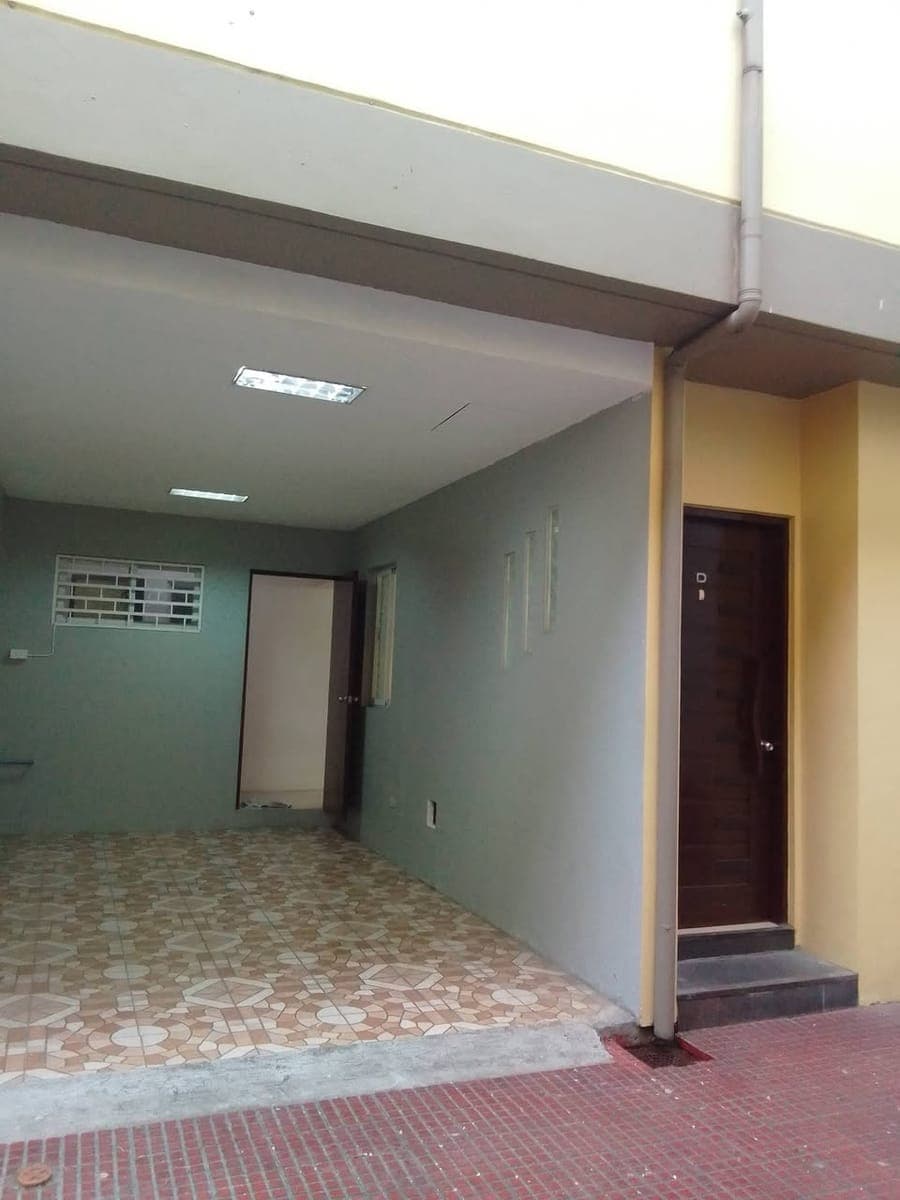 For rent 2 street townhouse - photo 2
