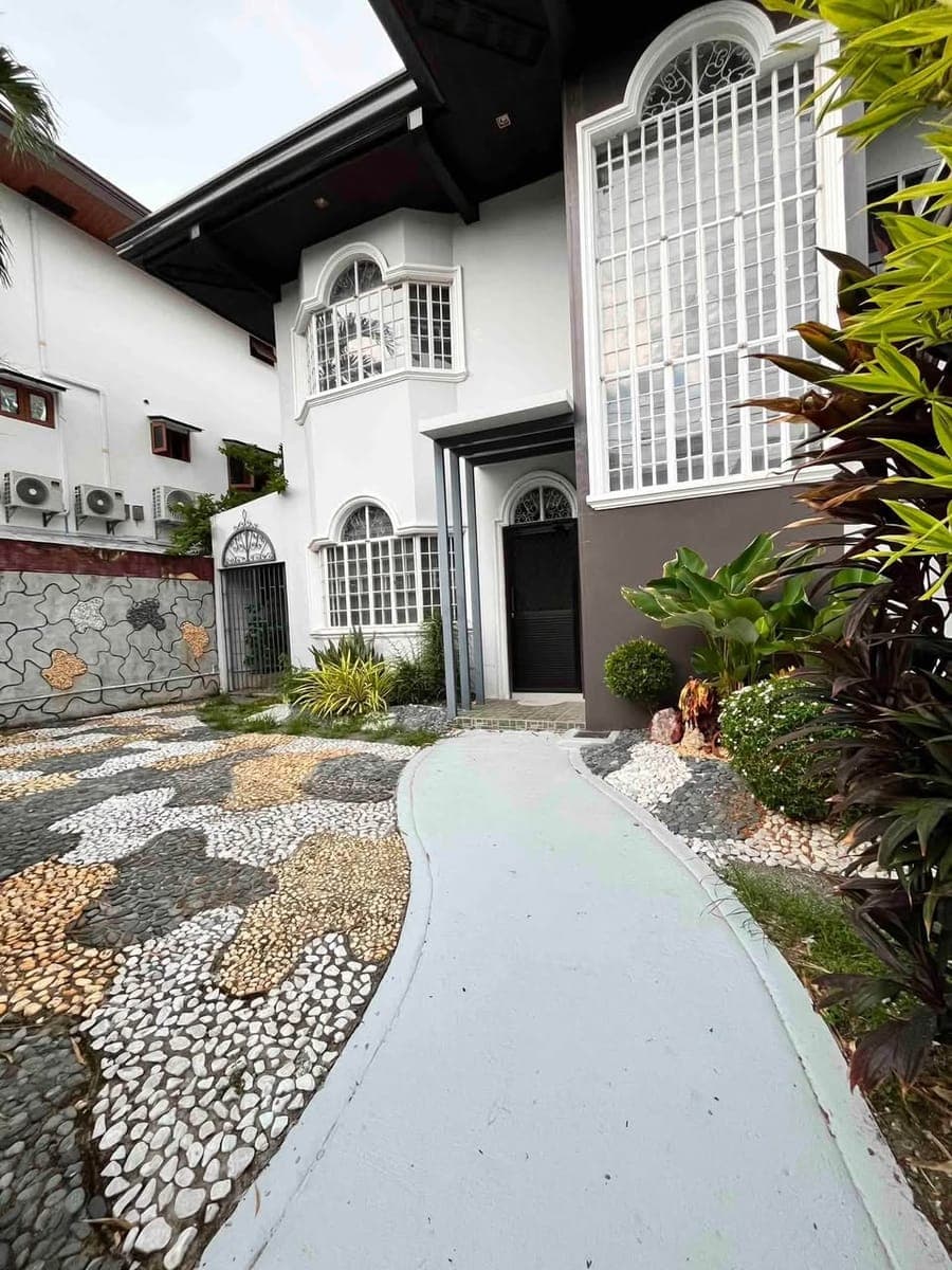 TWO STOREY HOUSE FOR RENT IN BF HOMES PARANAQUE - photo 1