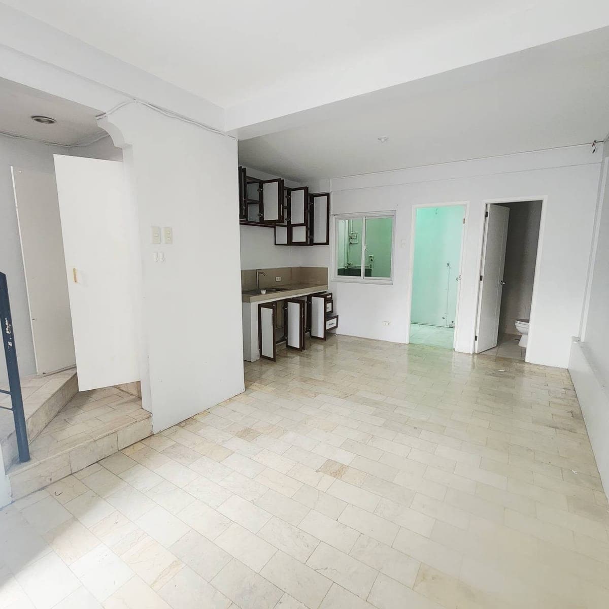For Rent: 2-Bedroom Townhouse Unit near Jaka Plaza - photo 3