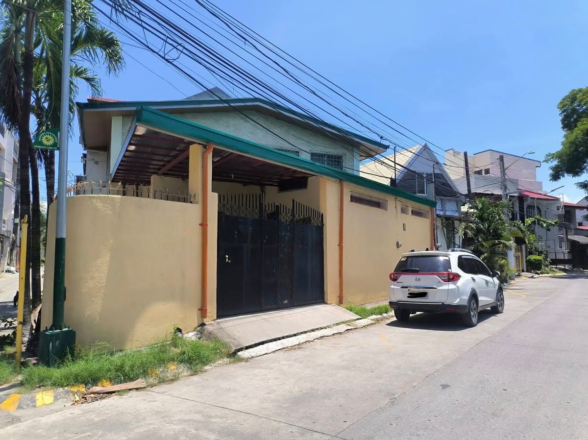2-Storey HOUSE FOR RENT - photo 1