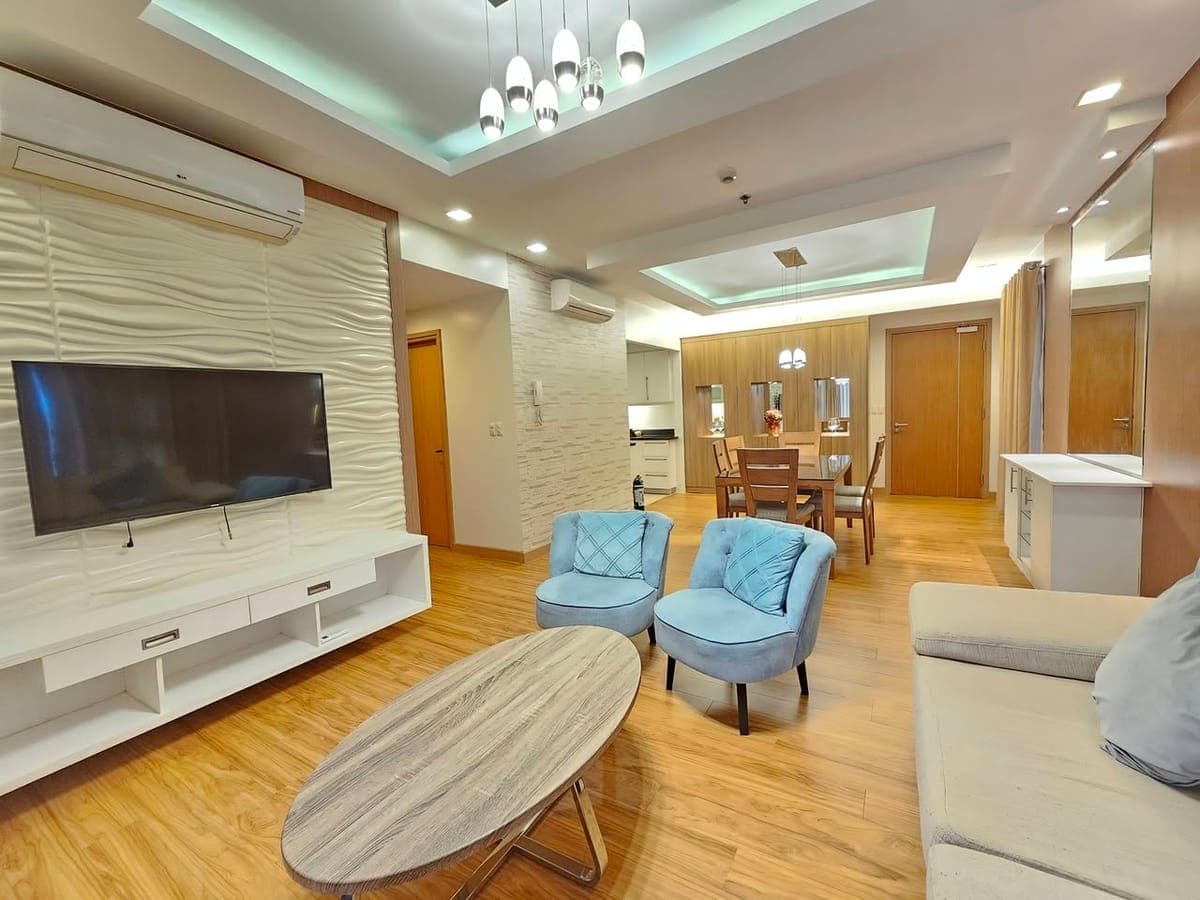 𝗙𝗢𝗥 𝗥𝗘𝗡𝗧: 𝗘𝗹𝗲𝗴𝗮𝗻𝘁 𝟮-𝗕𝗲𝗱𝗿𝗼𝗼𝗺 𝗖𝗼𝗿𝗻𝗲𝗿 𝗨𝗻𝗶𝘁 𝘄/ 𝗕𝗮𝗹𝗰𝗼𝗻𝘆 - photo 1