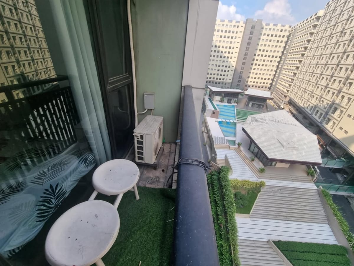 30sqms Fully Furnished 1Bedroom with Balcony near Airport Terminal 1234 for Rent - photo 1