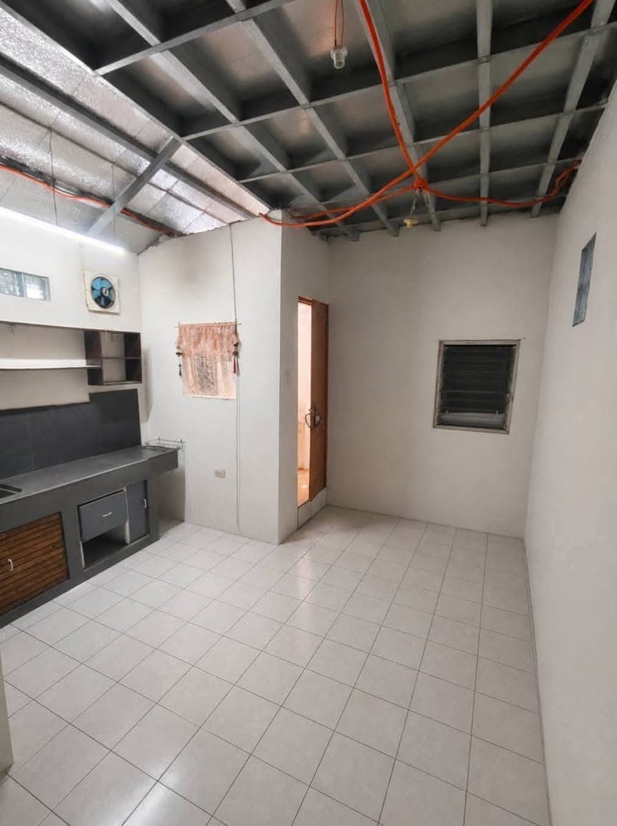 HOUSE FOR RENT 20K PER MONTH near UE Caloocan 🏘️ - photo 4