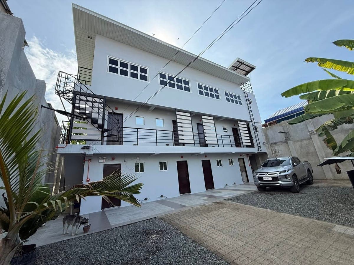 FOR LEASE: Commercial Building - photo 1