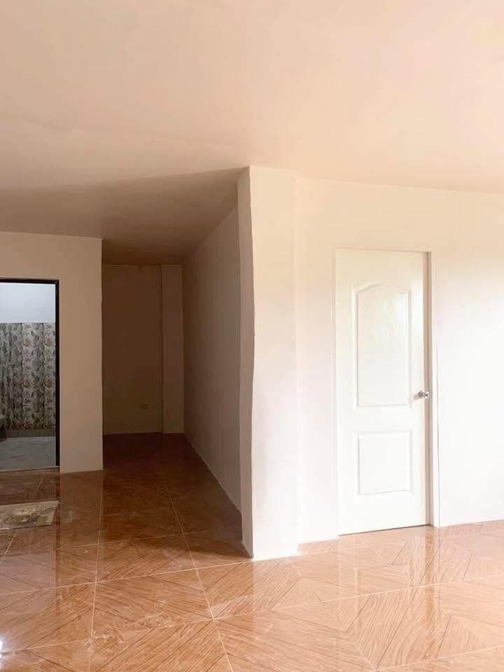 Apartment For rent. 3rd Floor with 1 bedroom Big sala. 12,500 monthly 2 months deposit 1 month advan... - photo 1
